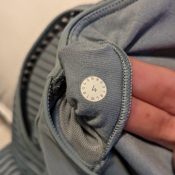 Lululemon tank top with built in bra - Picture 2 of 4